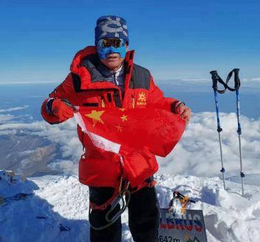 原创26岁冻掉双脚69岁重登珠峰夏伯渝活着一天就要为梦想奋斗