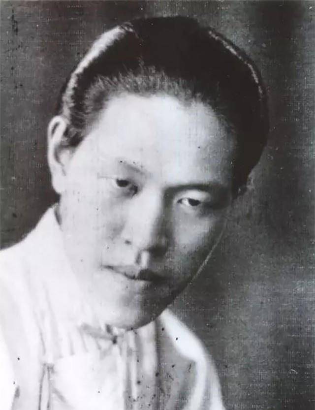 原创苏青28岁离婚成为比肩张爱玲的女作家却因成功孤独一生