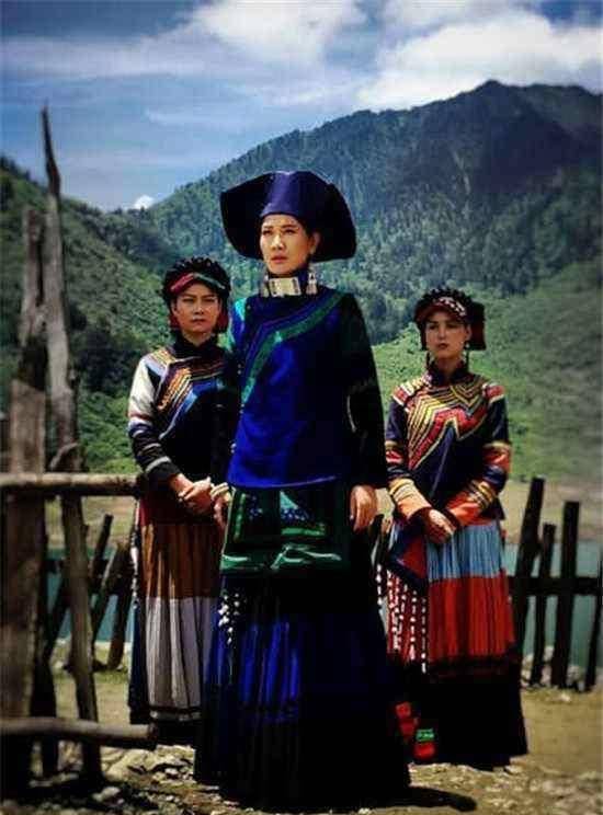 原创一学生家境困难登报后惊动中央人民大会堂设宴3桌宴请他全家