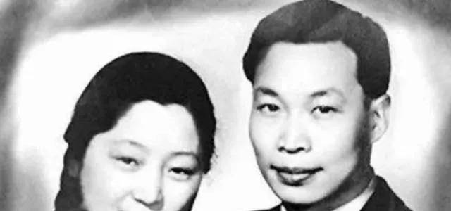 宣读了题为"正负电子弹性碰撞现象"的论文,论文的作者是何泽慧博士