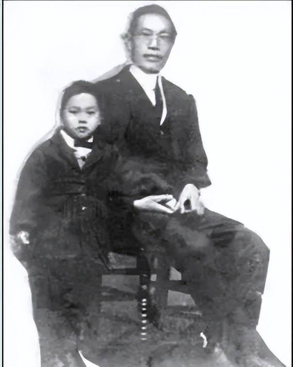 蒋介石和宋美龄专门举行了一场"恳亲会",并特意接见了陈怀民的父母,说