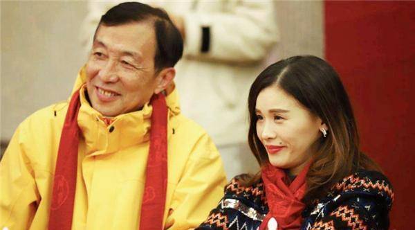 治疗期间遭性侵,经纪人离婚保护她20年_桑兰_黄健_生活