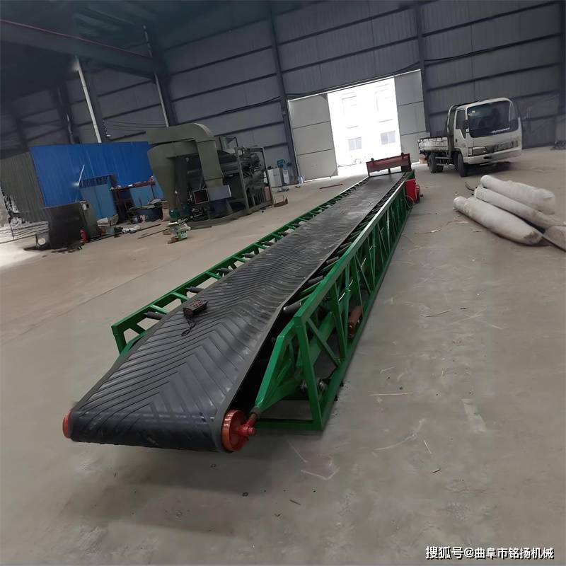 裙边格挡pvc大倾角传送带框架式移动运输机爬坡饲料颗粒皮带机