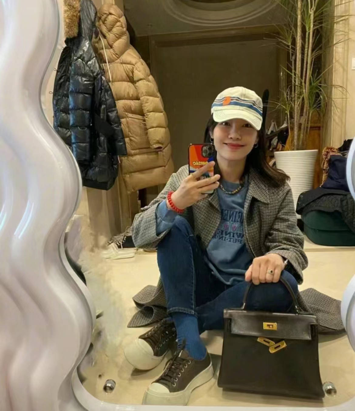 为什么白百何从不凹性感她靠在自己身上玩配色掌握了流量密码