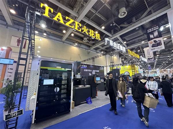 台正镜面放电加工机精彩亮相2024sme苏州国际机床展