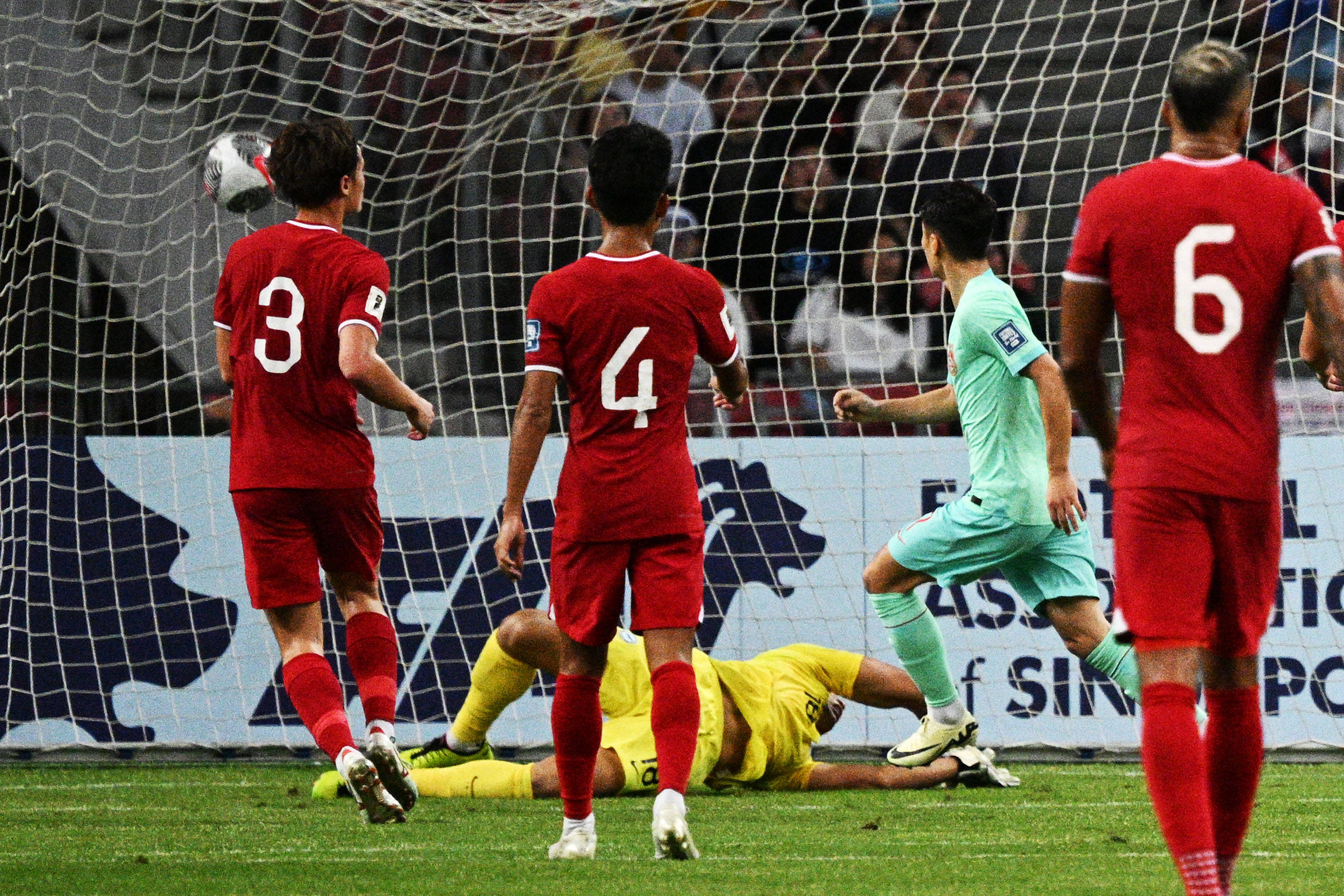 世预赛国足2-2被新加坡逼平 出线形势十分被动 