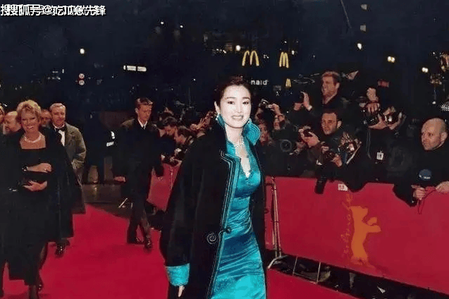 原创巩俐嫁老外后更丰满体重快200斤穿旗袍太迷人57岁别有韵味