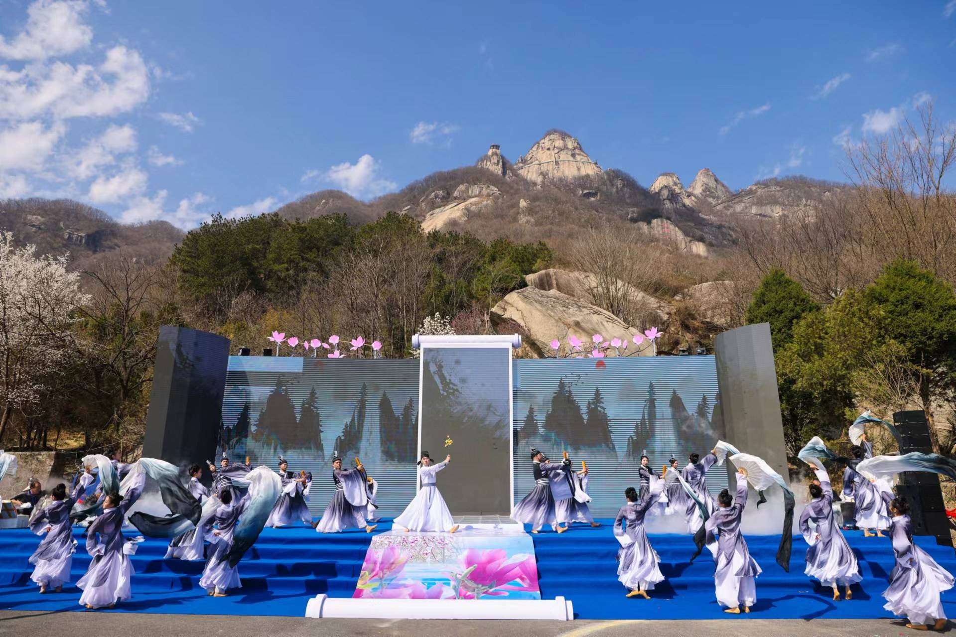 2024春季赏花畅游南阳系列活动暨南召县第三届玉兰花会正式启动