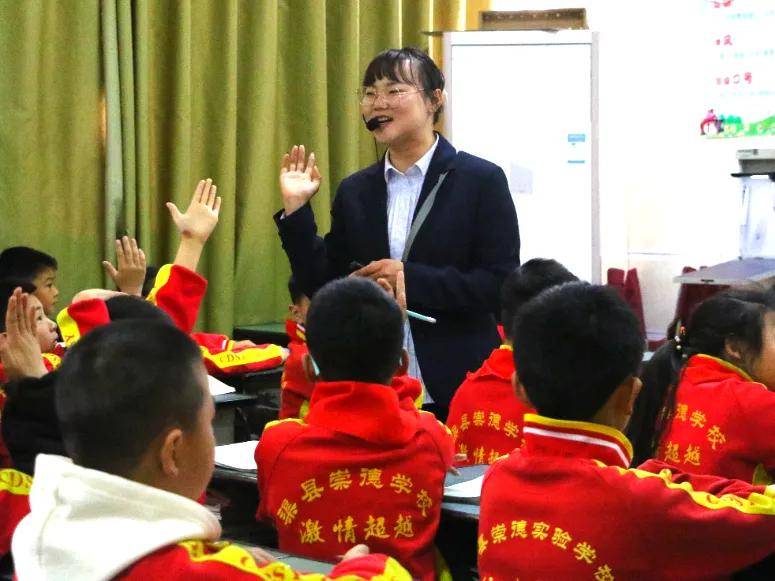 四川崇德学校开展小学语文赛课活动