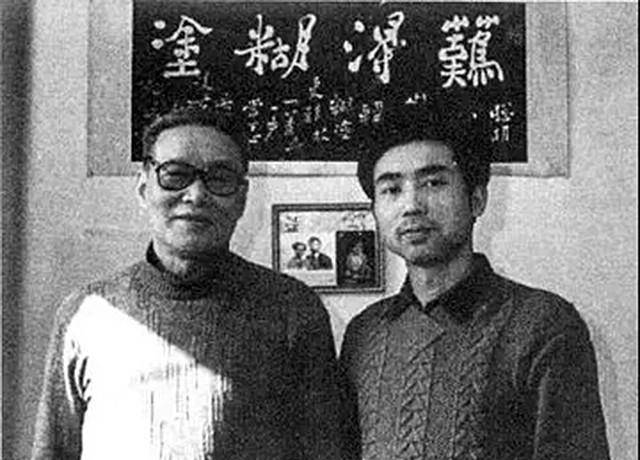 原创沈醉晚年坐公交遭遇行窃俩年轻小偷反被制服真是小偷遇上大偷