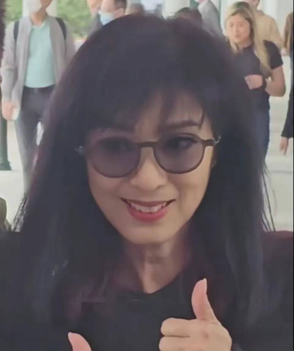 米雪惊艳亮相金庸百年诞辰纪念69岁仍风韵犹存发量羡煞旁人