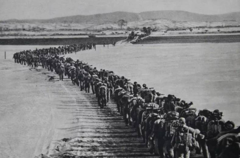 1952年的上甘岭战役,也被称为三角山战役,这一场战役的壮烈程度,放在