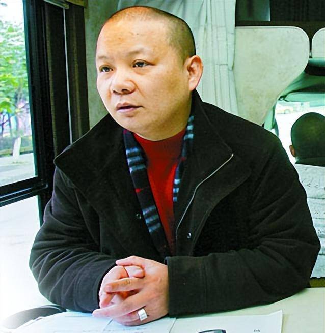 原创重庆老板郭家富为员工购房买车破产后员工众筹60万为他治病