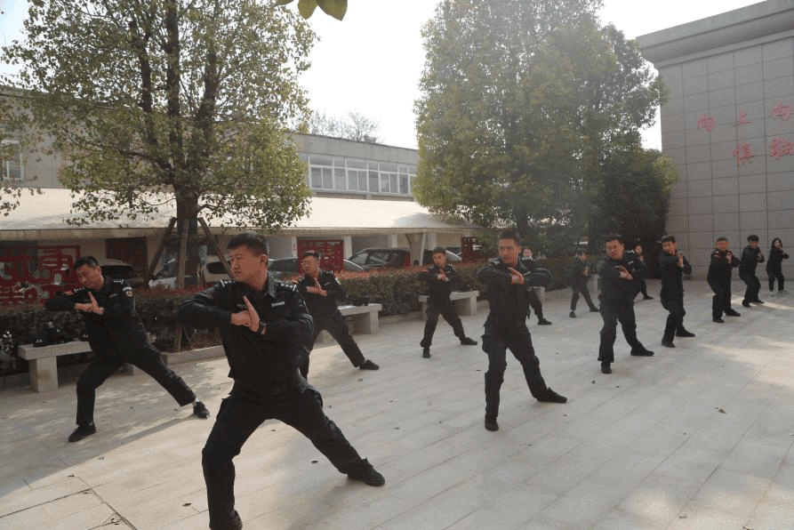 汴梁审判开封龙亭区法院法警大队开展司法警察警务训练活动