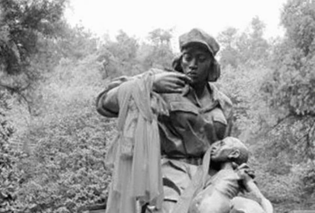 问题再次使她产生了很大的苦恼,每天望着因没有药物救治而病危的战士