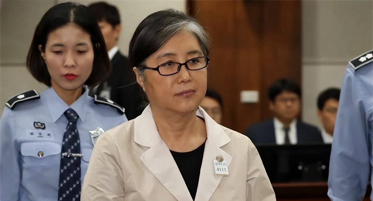 原创16年官二代怒骂亲妈男友引发韩国总统遭弹劾下台亲妈坐牢18年