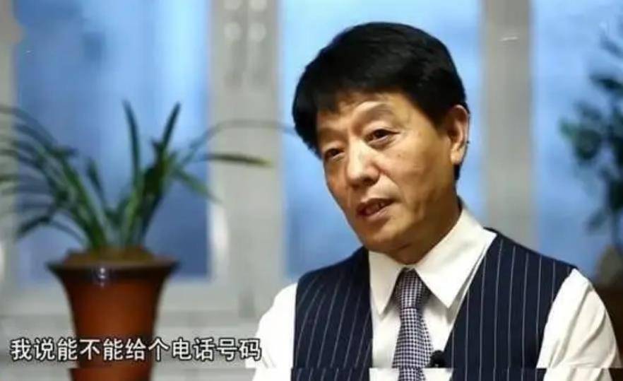 1991年,陈薇进入军事医学院,麻一铭从葡萄酒厂辞职,来到北京陪伴陈薇.