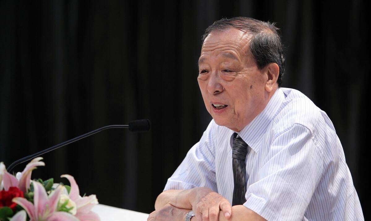 原创2003年5位村民挖出27件国宝被评为全国杰出文化人物