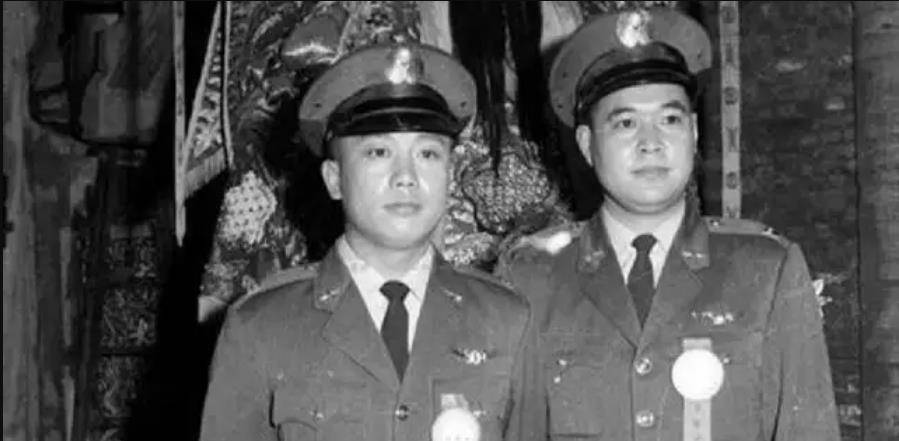 1965年李显斌驾机叛逃获280万奖金迎娶特工26年后回乡被捕