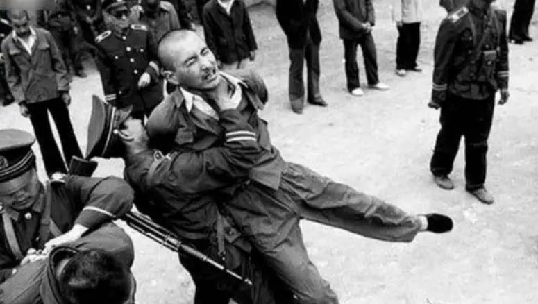 1955年新中国首例刑场改判事件死刑犯不吃断头饭保住性命