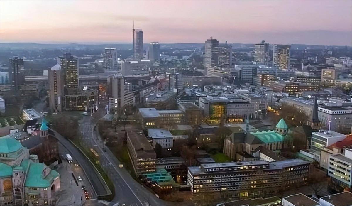 原创43年英国空军轰炸德国大坝上亿吨洪水喷涌而出上千人梦中丧生