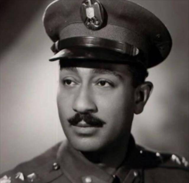 穿防弹衣,在台上被枪杀,死前称:真是不可思议_萨达特_纳赛尔_革命生涯