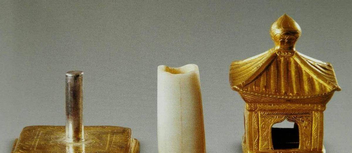 有的是价值连城的佛珠舍利,有的是历史久远的佛门古物,但哪一件都是