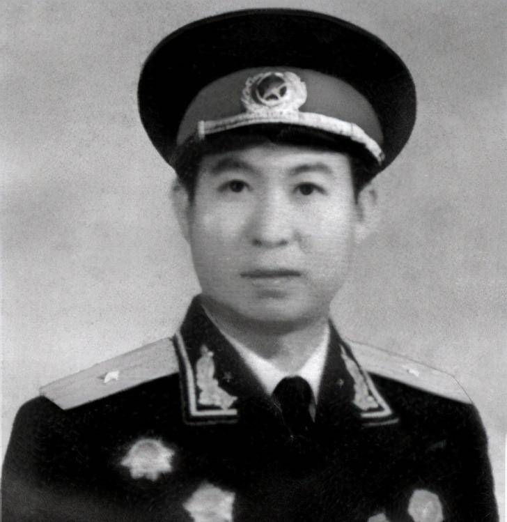 壮哉我军一副师长在一个月内担任了两国首都卫戍司令他叫张峰