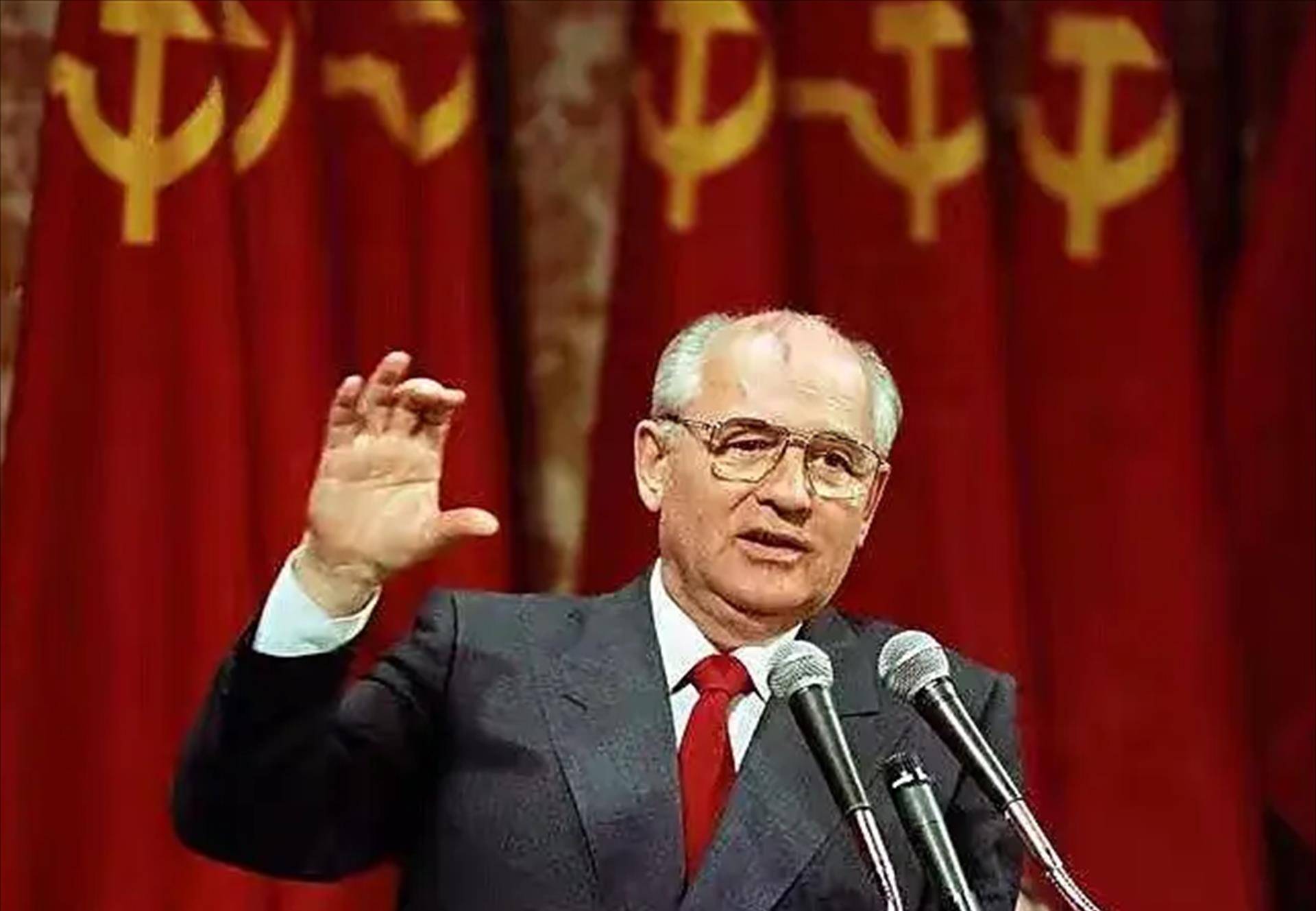 2007年叶利钦去世戈尔巴乔夫意味深长地说出4字我的兄弟