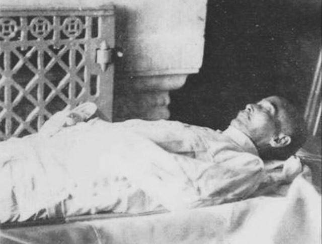 原创直击孙中山葬礼过程12万民众护送76万人吊丧108名杠夫抬棺