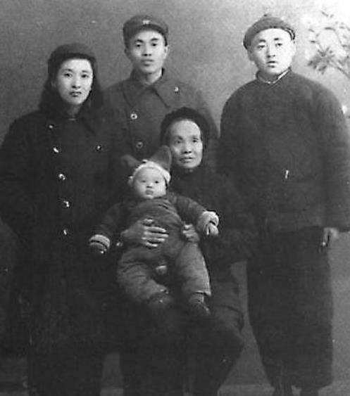 皮定均牺牲15年后妻子想将骨灰迁出八宝山中央思考再三同意