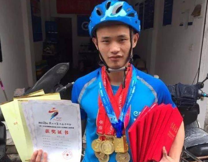 安徽聋哑外卖小哥周健:6年摘15块金牌,送餐途中勇救落水老人_游泳