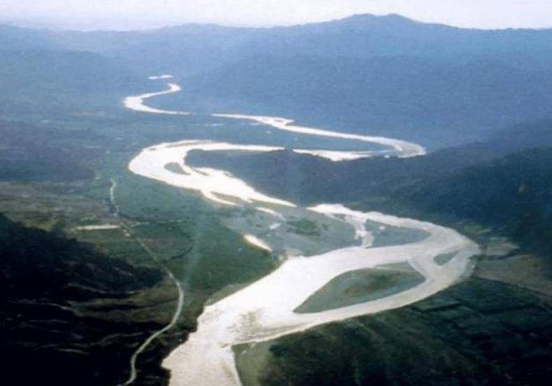 距今已有上万年,贯穿山东和江苏两大省,有很多古河道潜于裂谷底部