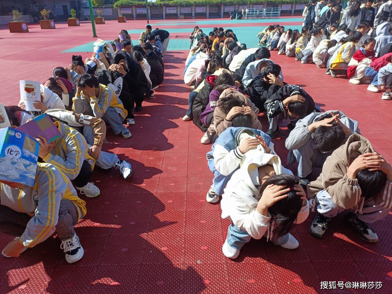 防震减灾你我同行从我做起丰裕高级中学防震应急疏散演练活动