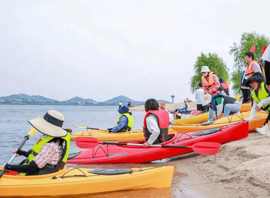 济南皮划艇团建该怎么玩才玩的尽兴雪野湖皮划艇玩出不一样的风采