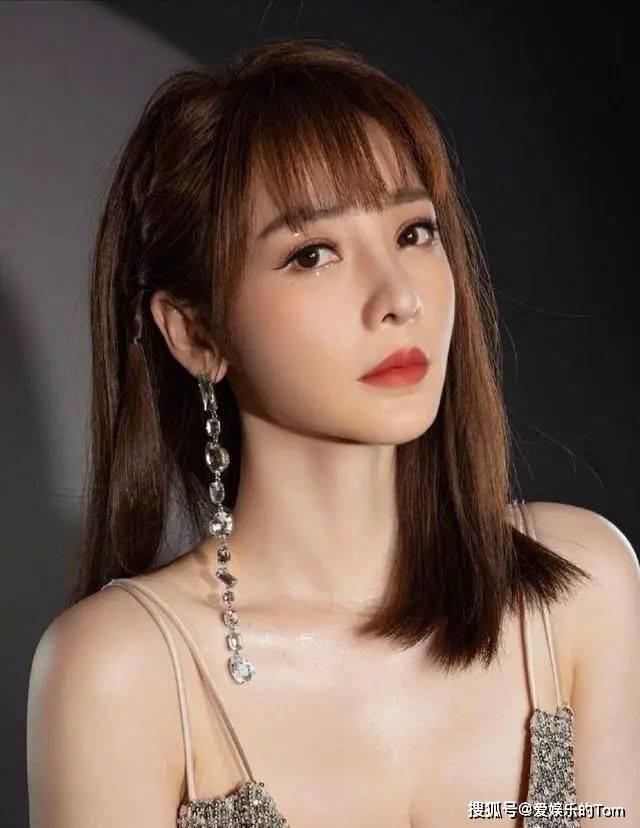 柳岩是众所周知的明星,深受广大观众喜爱.