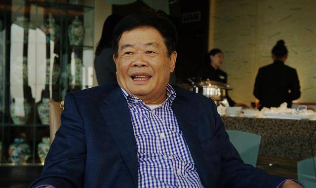 曹德旺捐款260亿,子女质疑他是不是疯了,曹德旺话却让子女汗颜_父亲_