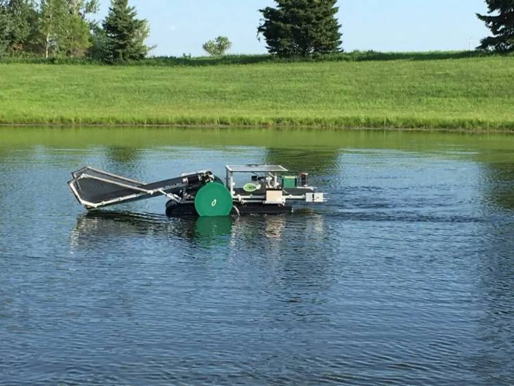 水面垃圾漂浮物太多?快来看看阿尔法智能保洁船