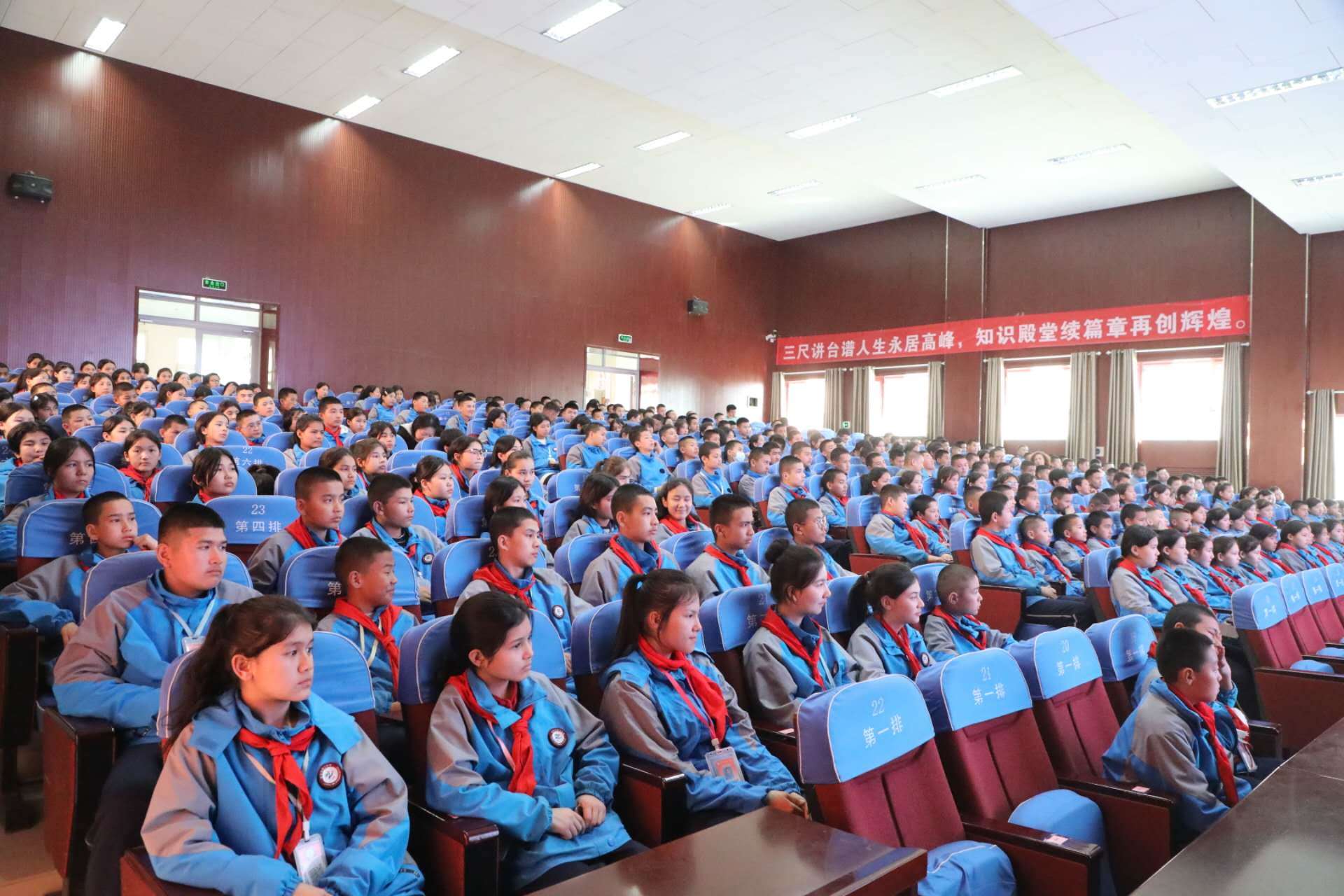 轮台第二中学法治副校长进校园开展《中华人民共和国预防未成年人犯罪