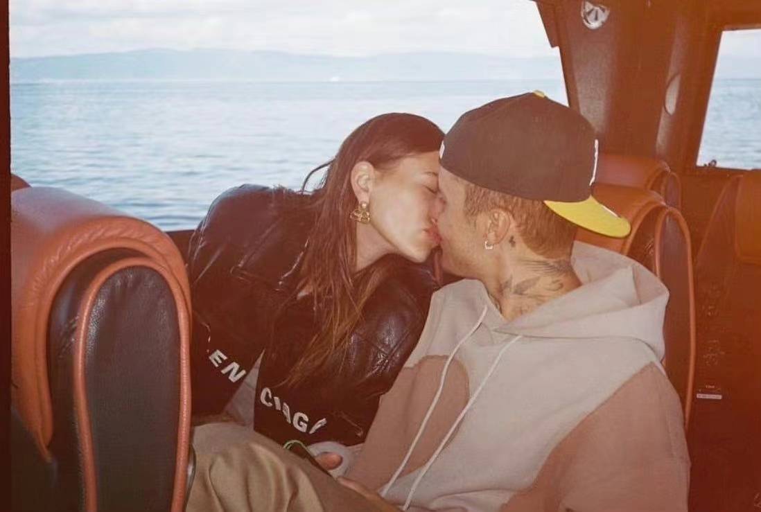 海莉与比伯婚姻亮红灯,知情人士揭秘分居真相!