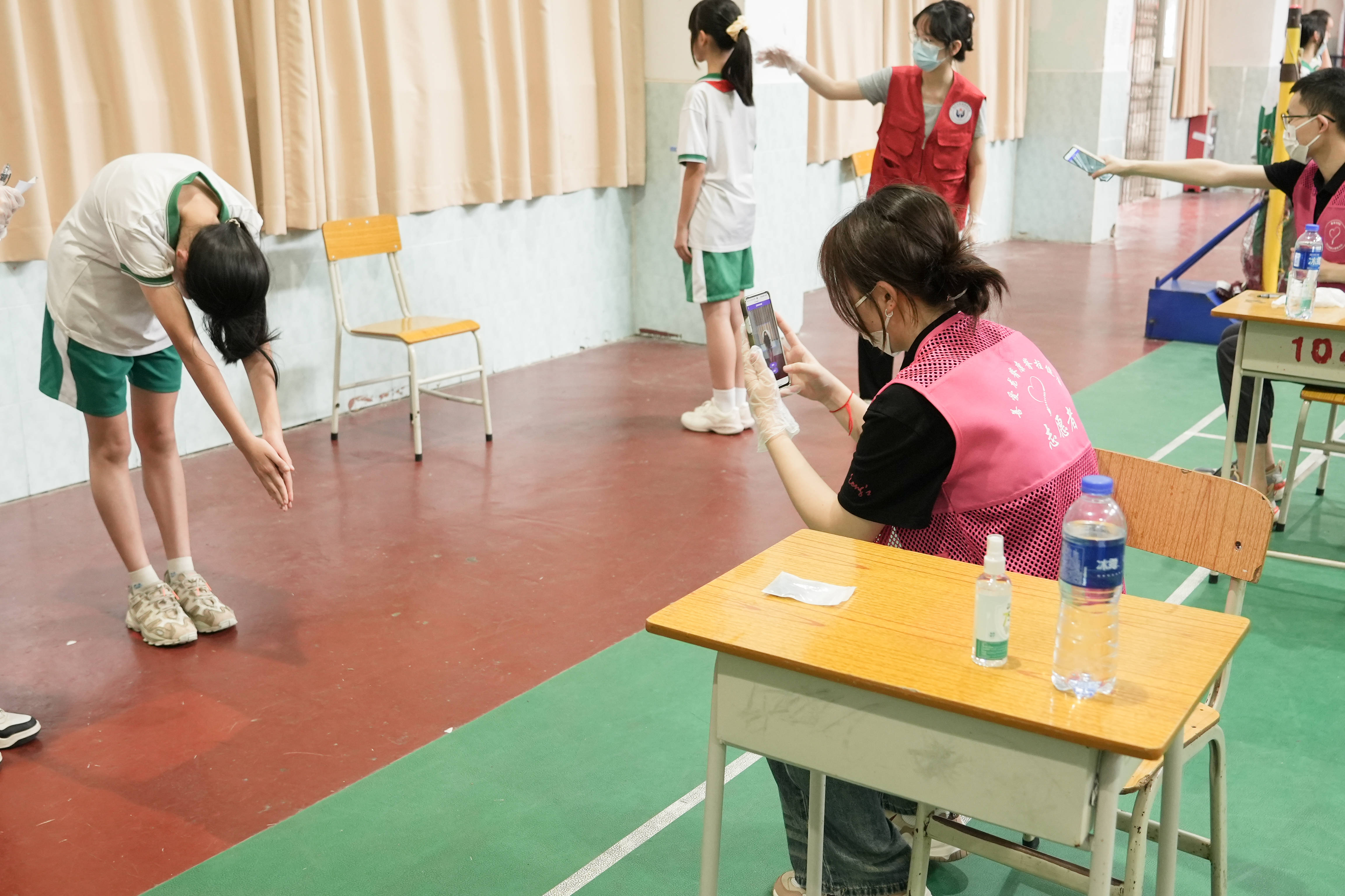 公益龙脊康之脊柱侧弯筛查进康乐中学助力青少年健康成长