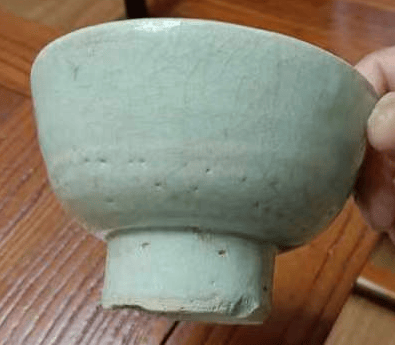 龙泉窑高足小碗_元代_釉色_青瓷