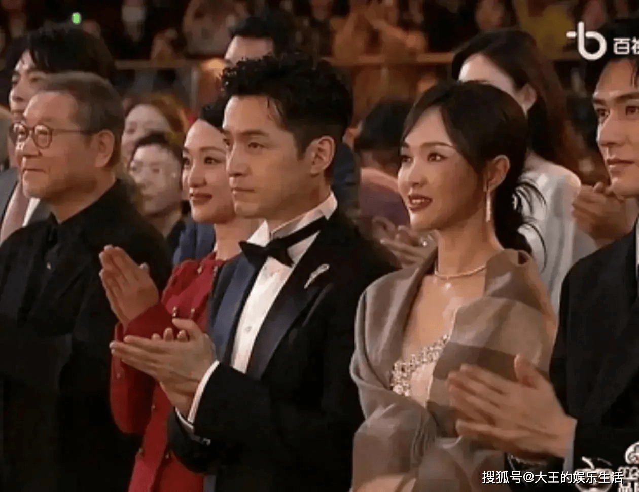 原创当49岁周迅和40岁唐嫣同框自然老去和老天赏饭吃一目了然