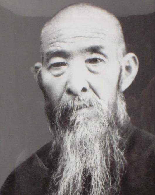 原创1929年杭州武术比赛江湖上的武林大师被一名学生踢下擂台