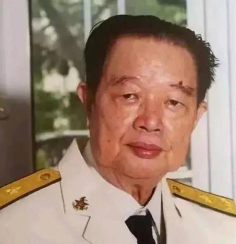原创南沙海战陈伟文顶住压力还击打沉它乘胜追击又收复6岛屿