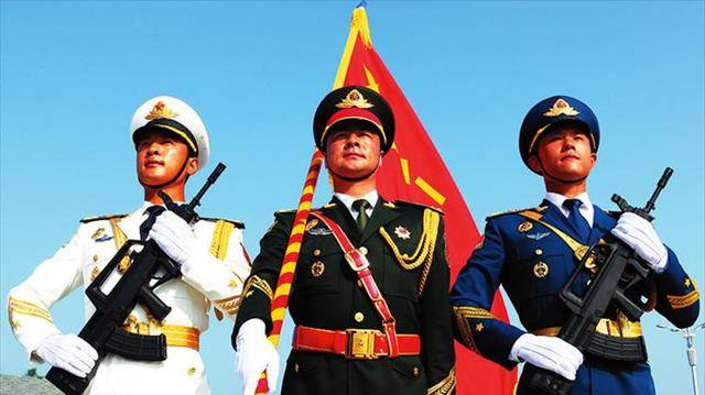 三军仪仗队使用的礼宾枪都是真枪吗为何总是咔咔响