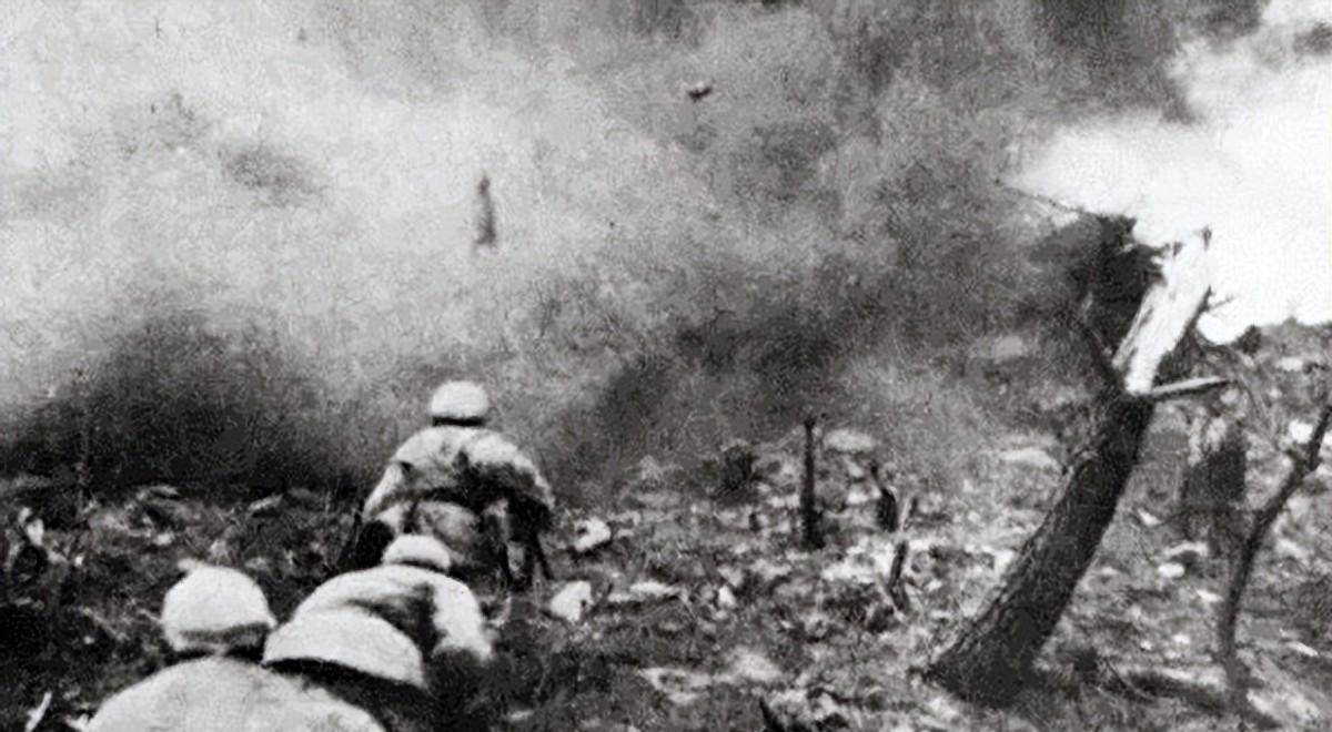 滕海清再次被抬了下来,这次伤情远超之前.