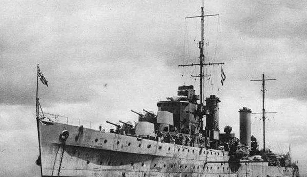 原创重庆舰炮击塔山一炮一个连却中途退出最后为何沉入海底