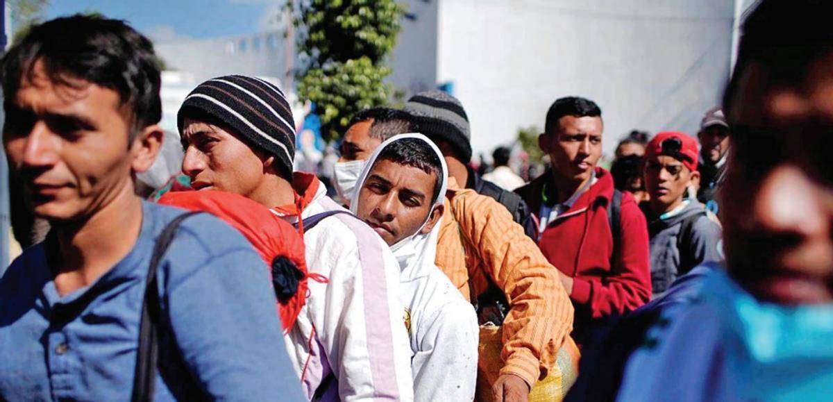 驱动他们的,一方面是洪都拉斯混乱的治安和贫穷的生活,另一方面,总有