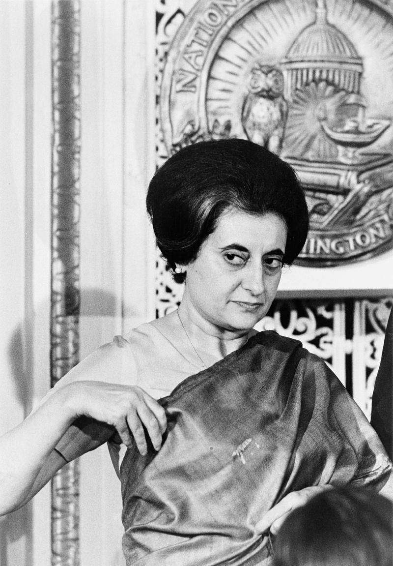 印度唯一女总理英迪拉:曾让400万男人绝育,67岁被贴身警卫枪杀_东巴